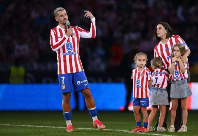 Antoine Griezmann sa verejne ospravedlňuje fanúšikom Atlética za krok Barcelony
