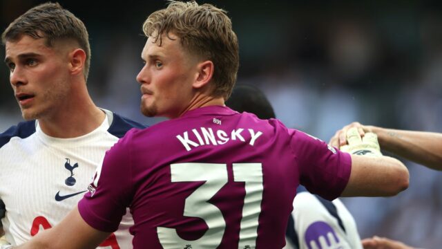 Brankár Tottenhamu Hotspur Antonin Kinsky ukončil sezónu Premier League veľkolepým spôsobom
