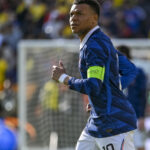 Antony sa snaží kopať v Manchestri United po dosiahnutí míľnika Kyliana Mbappeho