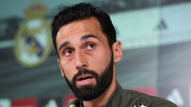 Arbeloa z Realu Madrid žiada po súboji medzi Valverdem a Tchouaménim „otočiť list“

