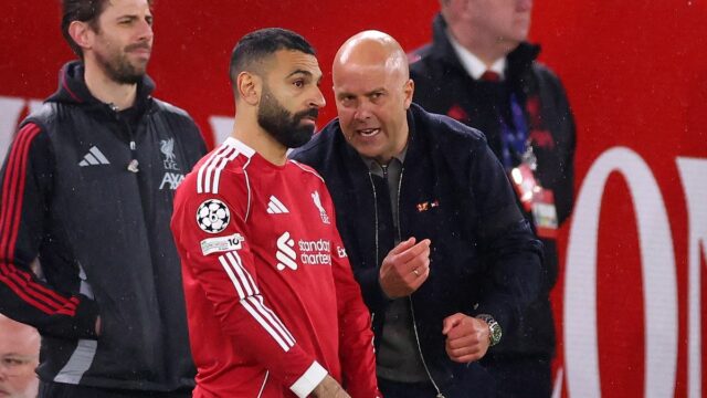 Arne Slot je obvinený z zúrivého výbuchu Mo Salaha v Salah