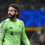 Alisson Becker bojuje s časom o to, aby bol pripravený na súboj Liverpoolu s Man United