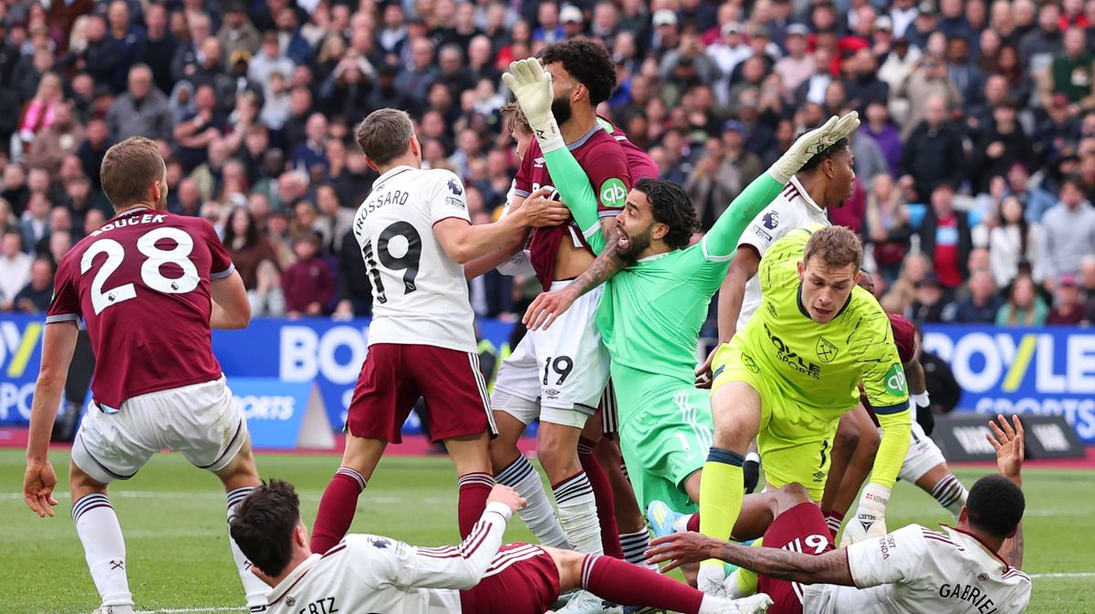 Arsenal dostal nový verdikt rozhodcu o neuznanom góle West Hamu po kontroverzii VAR
