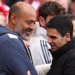Arsenal môže rozhodnúť súboj o titul a zostup s podporou Spurs