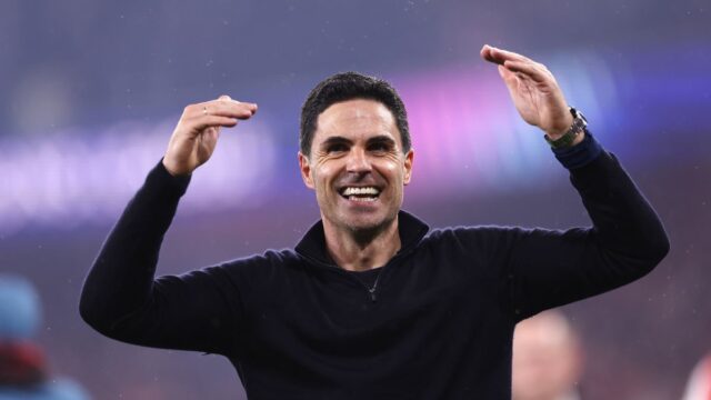 Mikel Arteta. oslavuje výhru