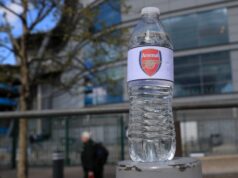 Arsenal nikdy neprestane fľaškovať po tom, čo sa stal prvým klubom Premier League, ktorý sa zapojil do pohybu Arsenal nikdy neprestane fľaškovať po tom, čo sa stal prvým klubom Premier League, ktorý sa zapojil do pohybu