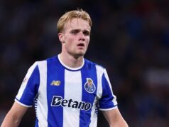 Arsenal objavil zľavu 21 miliónov libier na stredopoliara, keď sa Mikel Arteta obrátil na zázračné dieťa Victor Froholdt počas druhého zápasu semifinále Portugalského pohára medzi FC Porto a Sporting CP.