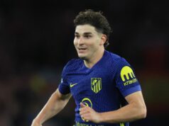 Arsenal odovzdal prestupovú podporu Julianovi Alvarezovi, keďže Barcelona „súhlasila s podmienkami“ s novým cieľom Julian Alvarez počas druhého semifinálového zápasu Ligy majstrov UEFA 2025/26 medzi Arsenalom FC a Atleticom de Madrid.