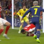 Obranca Arsenalu Riccardo Calafiori vyzval v kabíne útočníka Atletica Madrid Antoina Griezmanna
