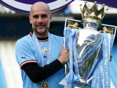 Arsenal podal zvrat v boji o titul v Premier League, keď ohromení hráči Man City zvolali stretnutie Pep Guardiola oslavuje víťazstvo v Premier League s Manchestrom City