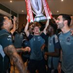 Arsenal usporiada prehliadku po ukončení 22-ročného čakania na titul v Premier League