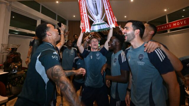Arsenal usporiada prehliadku po ukončení 22-ročného čakania na titul v Premier League