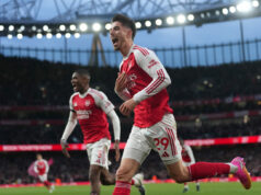 Arsenal vyhral svoj prvý titul v Premier League po 22 rokoch Desaťročné čakanie Arsenalu sa skončilo. Tím Mikela Artetu bol v utorok prvýkrát od roku 2004 korunovaný za šampióna Premier League po tom, čo Manchester City remizoval s Bournemouthom 1:1.