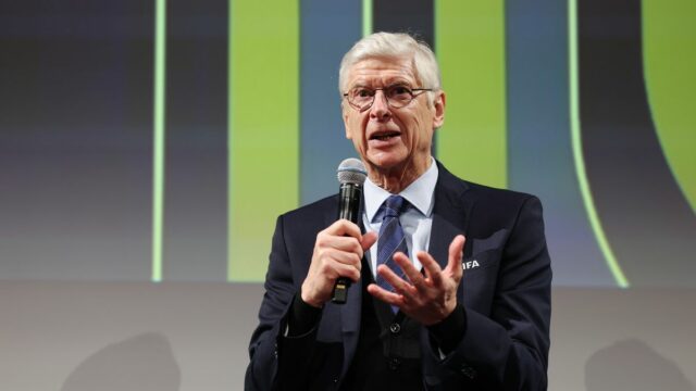 Bývalý tréner Arsenalu Arsene Wenger zúfalo túži vidieť jeho bývalý tím vyhrať tento víkend Ligu majstrov.