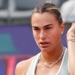 Aryna Sabalenka prehovorí po šokovej strate, keď sa priznáva k zraneniu