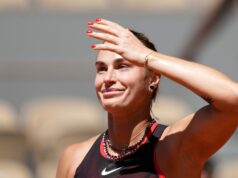 Aryna Sabalenková využila vlnu horúčav pri víťazstve na French Open Najvyššie hodnotená Aryna Sabalenková využila vlnu horúčav na French Open, aby v utorok v prvom kole presadila svoju útočnú hru.