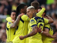 Aston Villa 1-2 Tottenham: Spurs vyliezli z pásma zostupu, keď zmietli druhý tím Unaia Emeryho vďaka gólom Conora Gallaghera a Richarlisona Tottenham sa v nedeľu vyšplhal z pásma zostupu víťazstvom 2:1 nad Aston Villou