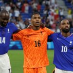 Aston Villa sa pri hľadaní nástupcu Emiliana Martineza zamerala na dvoch brankárov Ligue 1