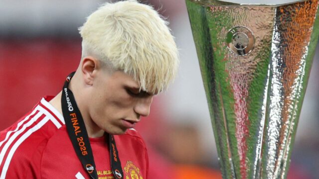 Aston Villa trophy hanba sucha s Liverpoolom na druhom mieste v rebríčku Prem
