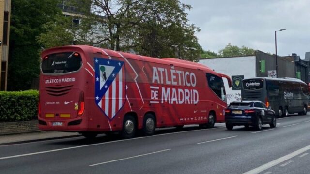Atlético Madrid sa previnilo z nedbanlivosti za smiešne vyčíňanie prázdnych autobusov
