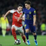 Atlético Madrid vydalo varovaniu ruky preč Arsenalu v súvislosti s prenasledovaním útočníka Juliana Alvareza (vpravo)