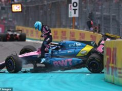 Auto pilota F1 Pierra Gaslyho sa prevrátilo pri hororovej havárii Veľkej ceny Miami Alpská hviezda Pierre Gasly vypadol z Veľkej ceny Miami po hrozivej kolízii, ktorá prevrátila jeho auto