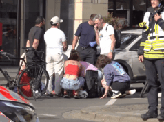 Auto vráža do chodcov v centre Lipska, Nemecko | Newsfeed Auto vráža do chodcov v centre Lipska, Nemecko | Newsfeed