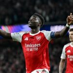 Bukayo Saka z Arsenalu oslavuje