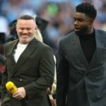 LONDÝN, ANGLICKO - 25. apríla: Wayne Rooney (L) a Micah Richards počas semifinálového zápasu FA Cupu Emirates medzi Manchestrom City a Southamptonom 25. apríla 2026 v Londýne v Anglicku. (Foto: Matt Watson/Southampton FC cez Getty Images)