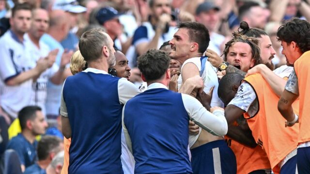 BREAKING West Ham zostúpil, pretože Tottenham si v posledný deň zabezpečil prežitie v Premier League

