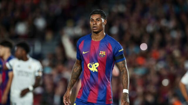 Útočník Manchestru United Marcus Rashford v akcii za Barcelonu