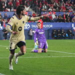 Barcelona na pokraji titulu v La Lige po neskorej show v Pamplone