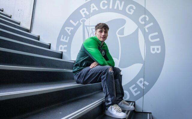 Obrázok cez Racing Santander. Salinas bude hrať za Španielsko do 19 rokov na Eure toto leto.