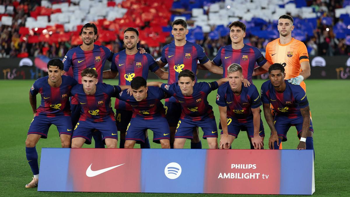 Barcelona vs Real Madrid — Prečo hráči Barcy nosia na El Clasico čierne pásky na rukávoch?