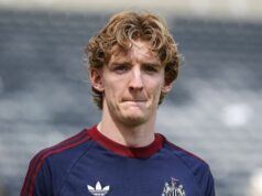 Bayern Mníchov otvára rozhovory o prestupe Anthonyho Gordona za 75 miliónov libier, keď Arsenal odišiel dobiehať Anthony Gordon z Newcastle United prichádza počas zápasu Premier League medzi Newcastle United a Brighton & Hove Albion do St. James's Park v Newcastle, Spojené kráľovstvo, 2. mája 2026. (Foto: Mark Cosgrove/News Images/NurPhoto cez Getty Images)
