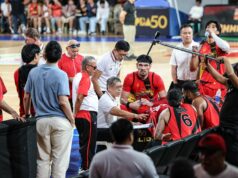 Beermani hľadajú ‚inštinkt zabijaka‘, keď sa preteky v play-off sprísňujú San Miguel Beermen počas zhluku v zápase proti Terrafirma Dyip v roku 2026 v Pohári komisárov PBA