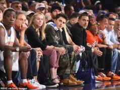 Ben Stiller a Timothee Chalamet vedú hviezdne Celebrity Row v obrovskom zápase Knicks proti Cavaliers… ale po Kylie Jenner nie je ani stopy. Fanúšik Knicks Timothee Chalamet bol v utorok na zápase New Yorku proti Cavaliers