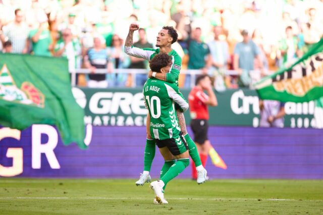 Betis a Celta idú v európskych pretekoch sýkorka za tetovaním

