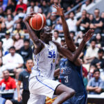 Bol Bol z TNT Tropang 5G počas zápasu proti Meralco Bolts v semifinále PBA Commissioner's Cup v roku 2026.