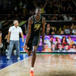 Bol Bol z TNT Tropang 5G počas zápasu proti NLEX Road Warriors vo štvrťfinále PBA Commissioner's Cup v roku 2026.