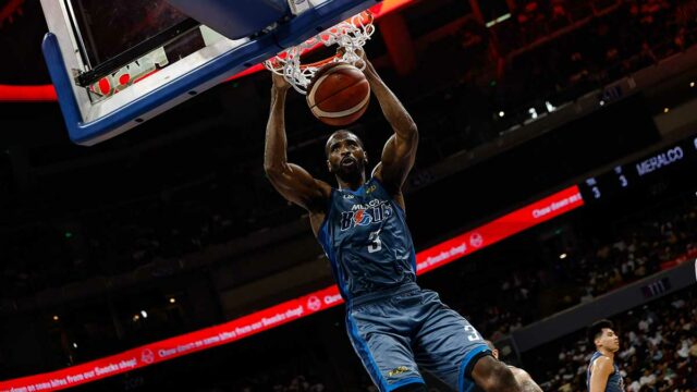 Marvin Jones, ktorý nie je schopný nosiť Bolts v hre 3, ustúpi, keď Meralco privedie Patricka Gardnera. – OBRÁZKY PBA