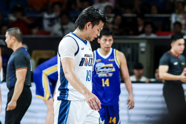 Bong Quinto postúpil vo veľkom víťazstve Meralco OT nad Magnolia FILE – Bong Quinto z Meralca Boltsa počas zápasu s Magnolia Hotshots vo štvrťfinále PBA Commissioner's Cup.