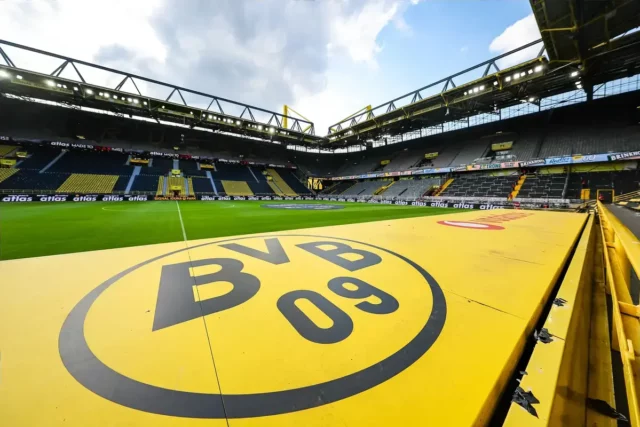 Borussia Dortmund sa rozhodla nepodpísať hviezdu Manchestru United na bezplatný Borussia Dortmund sa rozhodla nepodpísať hviezdu Manchestru United na bezplatný prestup