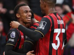 Bournemouth rozhoduje o prestupe o kľúčovom triu uprostred záujmu Arsenalu a Man Utd Eli Junior Kroupi a Rayan z Bournemouthu oslavujú