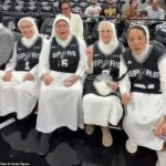 Skupina miestnych mníšok bola stredobodom pozornosti, keď sledovali zápas San Antonio Spurs proti Oklahoma City Thunder v zápase 4 finále Západnej konferencie.