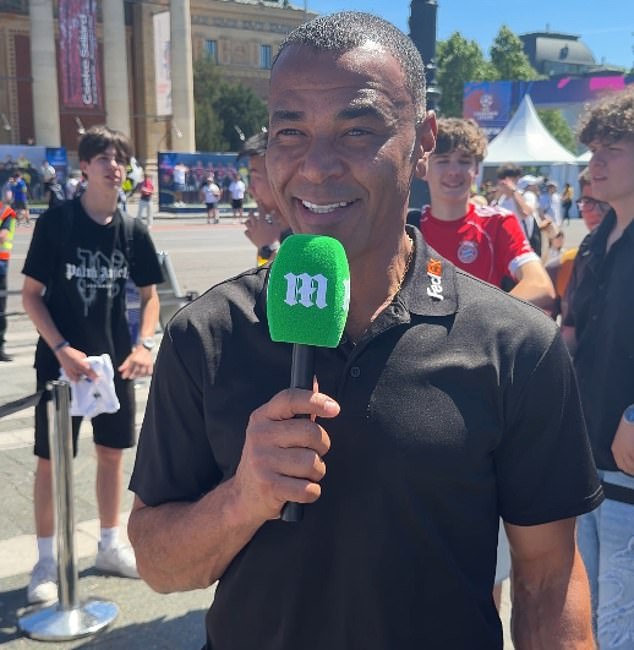 Brazílska legenda Cafu odhaľuje, ako môže Arsenal poraziť Paríž Saint-Germain Cafu pre Daily Mail Sport povedal, že Arsenal môže byť proti PSG „naozaj nebezpečným tímom“.