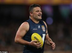 Brendan Fevola odhaľuje dramatický vplyv, ktorý mal jeho vlastný boj o duševné zdravie na novú generáciu – keďže veľký futbalista žiada, aby AFL urobila VEĽKÚ zmenu. Veľký Carlton Brendan Fevola žije svoj najlepší život v roku 2026, vrátane účasti na nedávnom zápase Four'N Twenty Legends Game For Prostate Cancer (na obrázku)