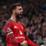 MANCHESTER, ANGLICKO - 7. FEBRUÁRA: Bruno Fernandes z Manchestru United oslavuje strelenie druhého gólu svojho tímu počas zápasu Premier League medzi Manchestrom United a Tottenhamom Hotspur na Old Trafford 7. februára 2026 v Manchestri v Anglicku. (Foto: Carl Recine/Getty Images)