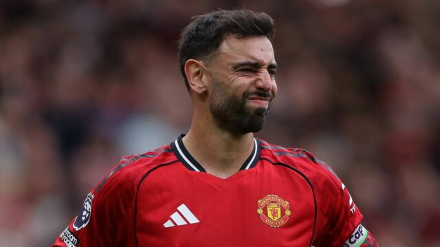 Bruno Fernandes sa opäť rozbúcha po tom, čo vymenoval vysnívaného Declan Rice z Arsenalu s Brunom Fernandesom z Manchestru United počas zápasu Premier League medzi Arsenalom a Manchestrom United na Emirates Stadium 25. januára 2026 v Londýne v Anglicku.