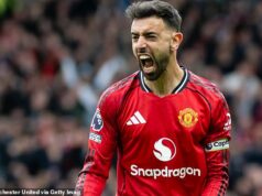 Bruno Fernandes vymenovaný za hráča roka: Kapitán Man United tesne porazil hviezdu Arsenalu, získal cenu futbalových spisovateľov a stal sa prvým víťazom klubu od roku 2010 Bruno Fernandes bol zvolený za hráča roka Asociácie futbalových spisovateľov